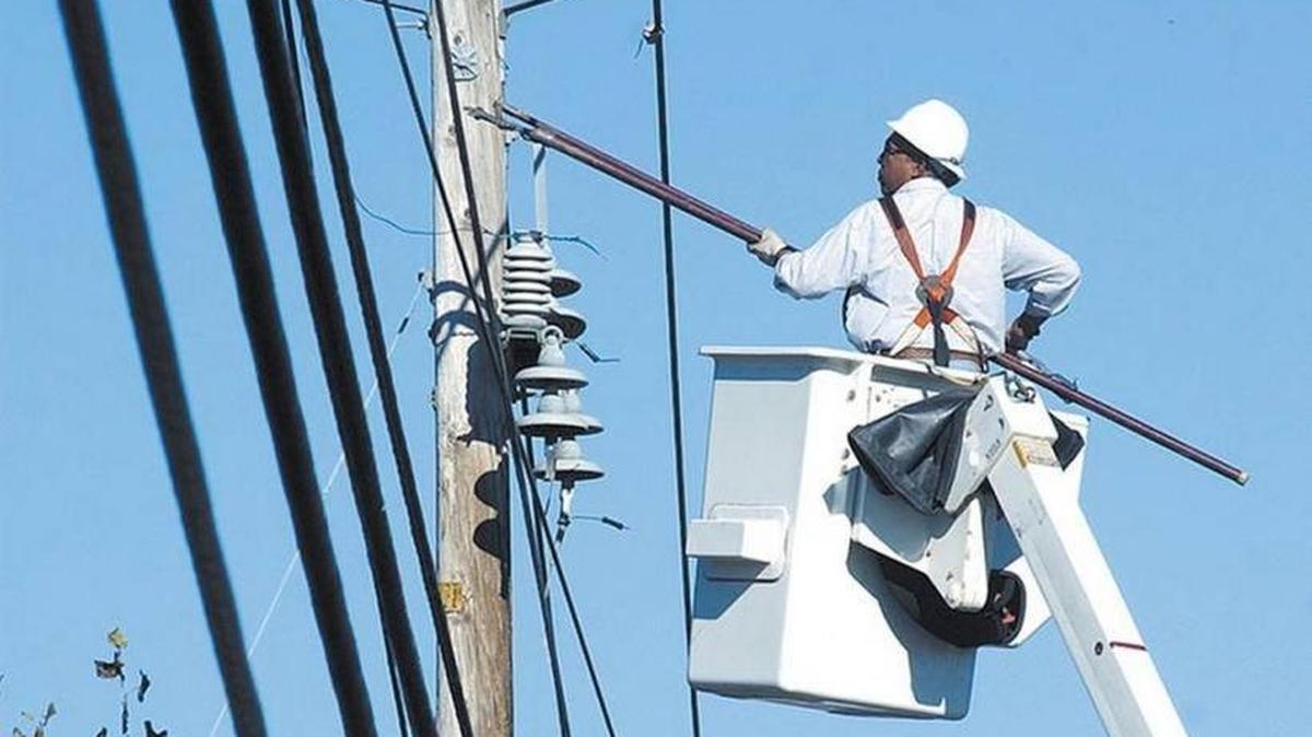 More than 1,600 people were without power near Cambria, California, on Wednesday evening, according to PG&E’s online outage map.