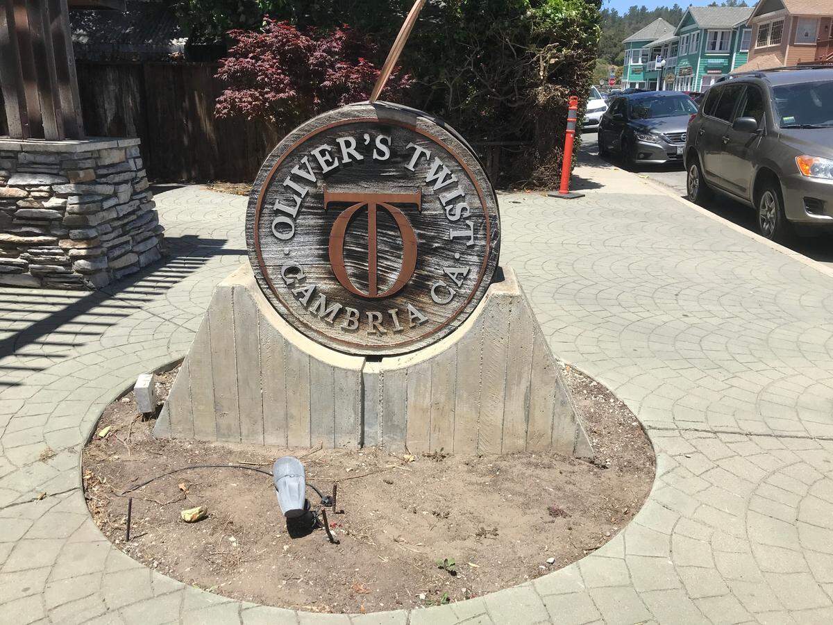 The owners of the Oliver’s Twist shop have retired after 35 years on the Cambria retail scene.