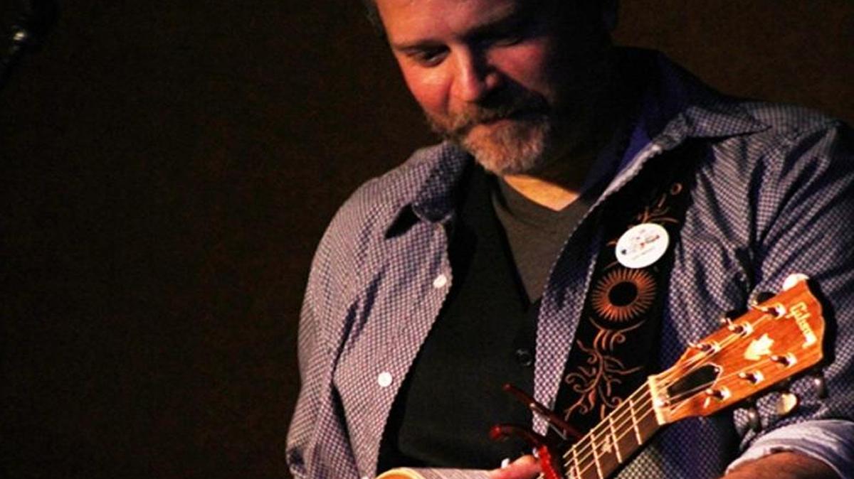 Marc Douglas Berardo, a singer-songwriter from Rhode Island, will play at the Porch Cafe on Friday.