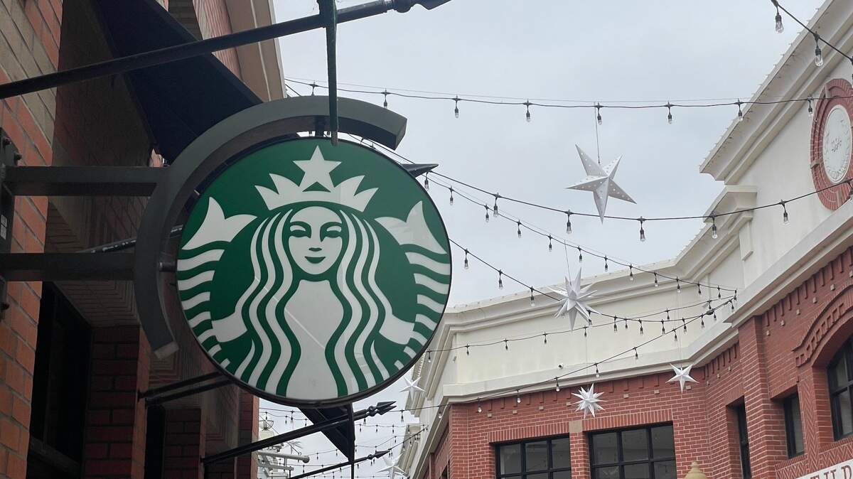 Starbucks is offereing free coffee on Veterans Day.