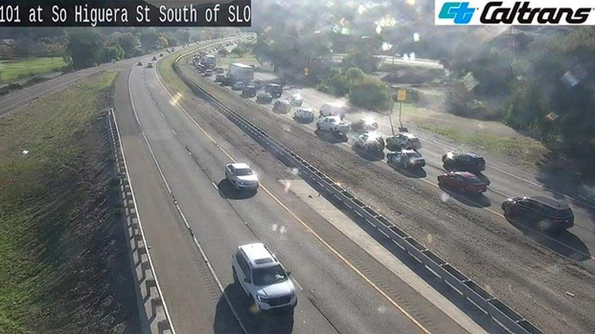 A truck lost its trailer as it ran off the road near San Luis Obispo on Highway 101 Wednesday afternoon, blocking traffic.