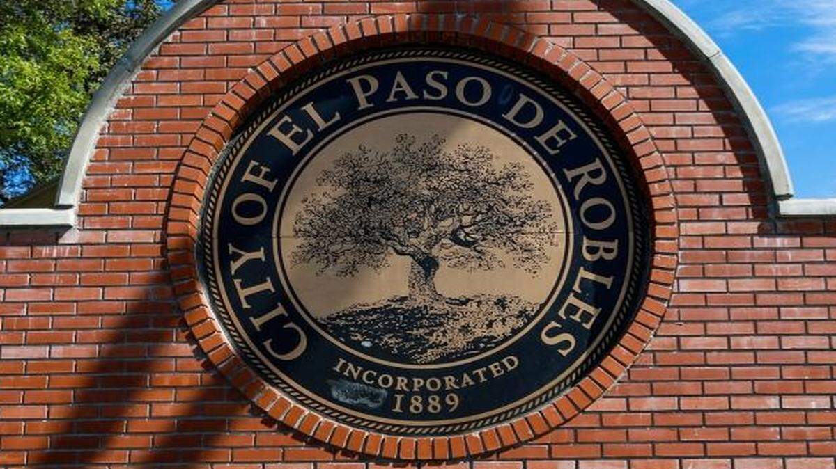 The Paso Robles sign at Niblick Road and Spring Street.