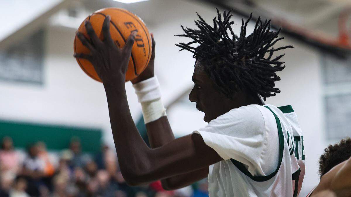 Trevon Carter-Givens led Templeton to 62-53 over the Atascadero boys basketball team Feb. 7, 2024.