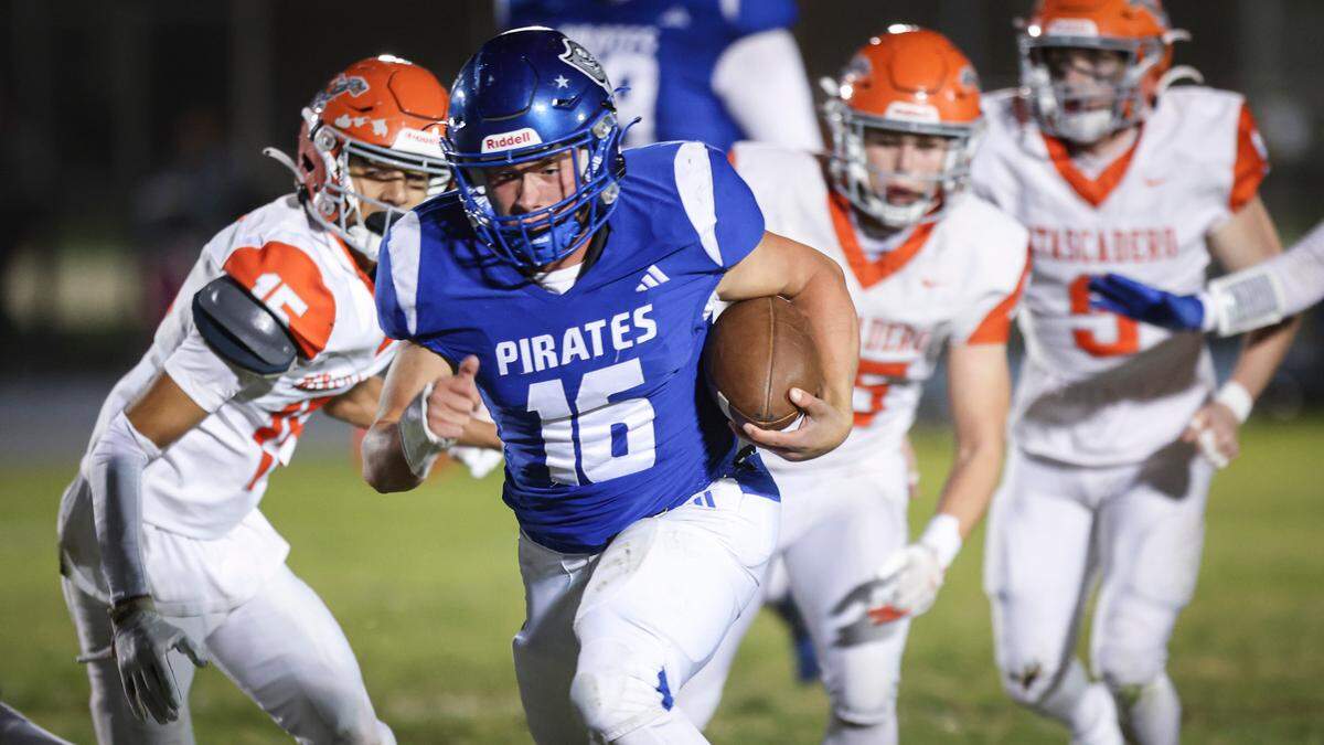 Sands Dougherty runs for a score. Morro Bay beat Atascadero 42-14 on Nov. 15, 2024.