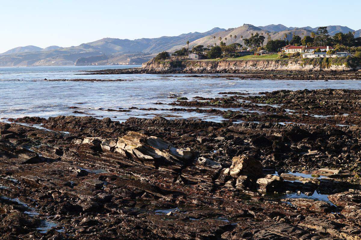 King tides, the highest highs and lowest lows of the season, came to Shell Beach on Thursday, Dec. 22, 2022. This photo was taken at 3:30 p.m., shortly before the low tide of -1.57 feet at 4:12 p.m. High tide reached a peak of 7.1 feet at 8:44 a.m.