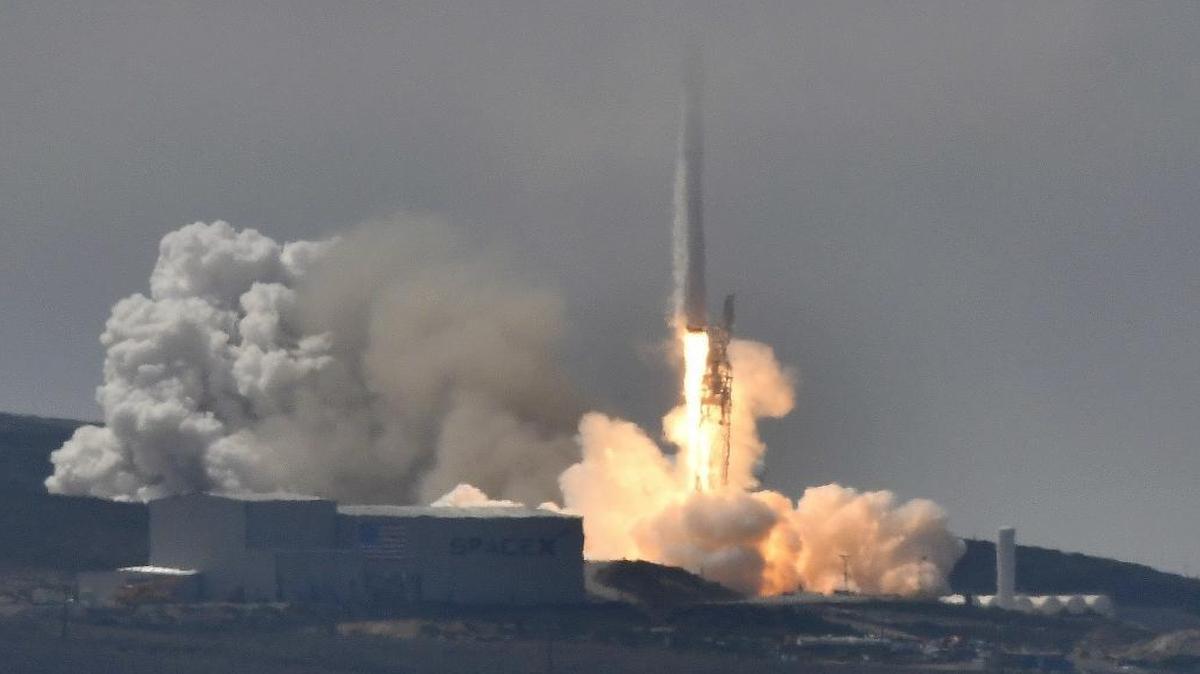 A SpaceX Falcon 9 rocket carrying Taiwan’s National Space Organization satellite lifts off from Vandenberg Air Force Base in northern Santa Barbara County on Aug. 24, 2017.