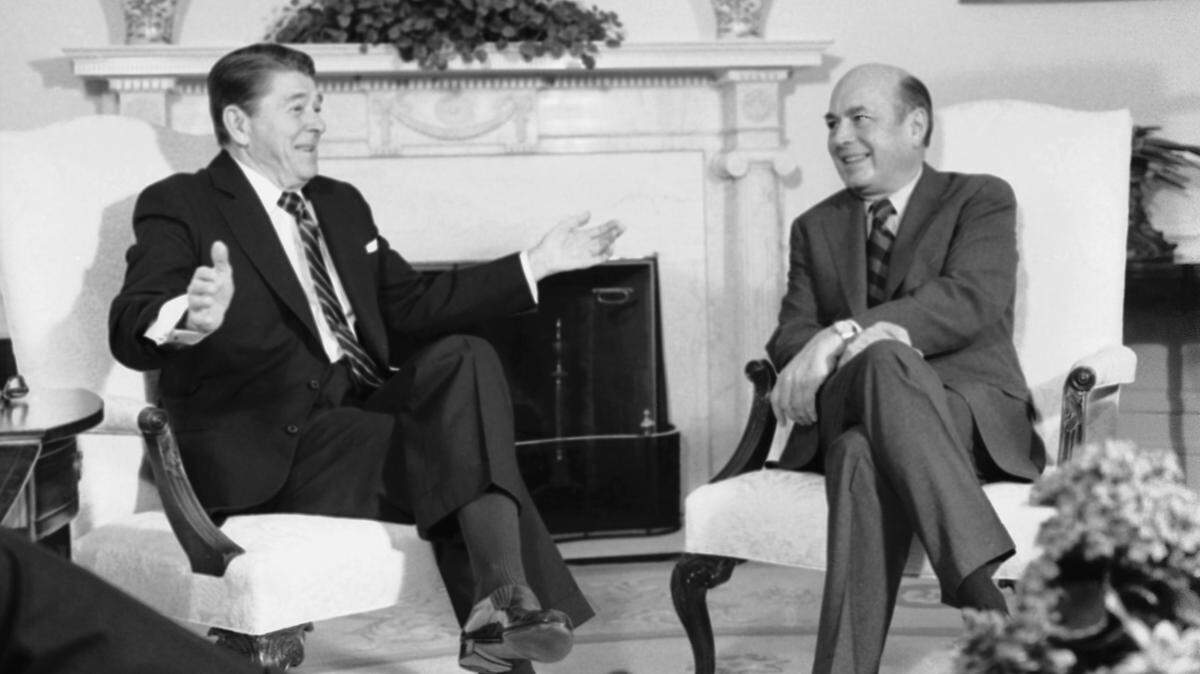 In this March 28, 1984, file photo, Ambassador Harry Shlaudeman, right, special envoy to Central America, meets with President Reagan in the Oval Office of the White House in Washington. Shlaudeman died in San Luis Obispo on Dec. 5.