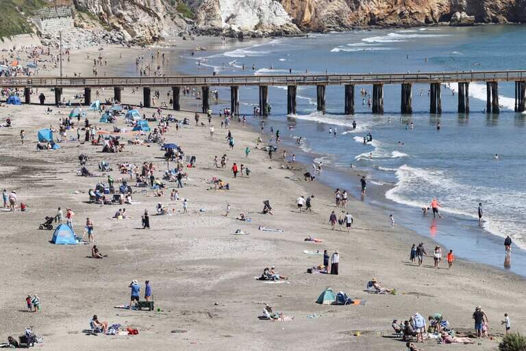 Can you wear thong swimsuit at CA beach, pool? What law says ...