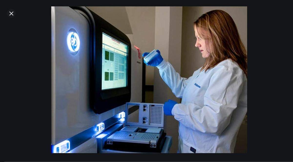 A research technician from the Advanced Technology Research Facility at NCI’s Frederick National Laboratory for Cancer Research.