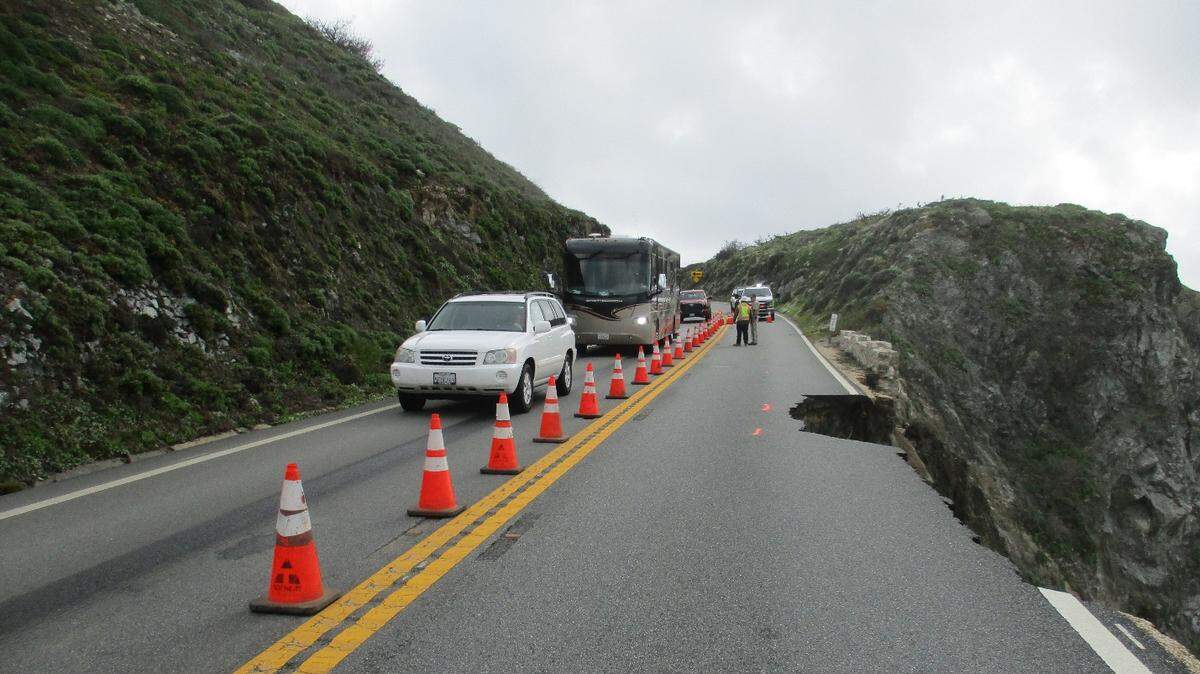 Vehicles drive north in a convoy on Highway 1 in Big Sur on March 31, 2024, after a chunk of the southbound lane fell into the sea south of the Rocky Creek Bridge.
