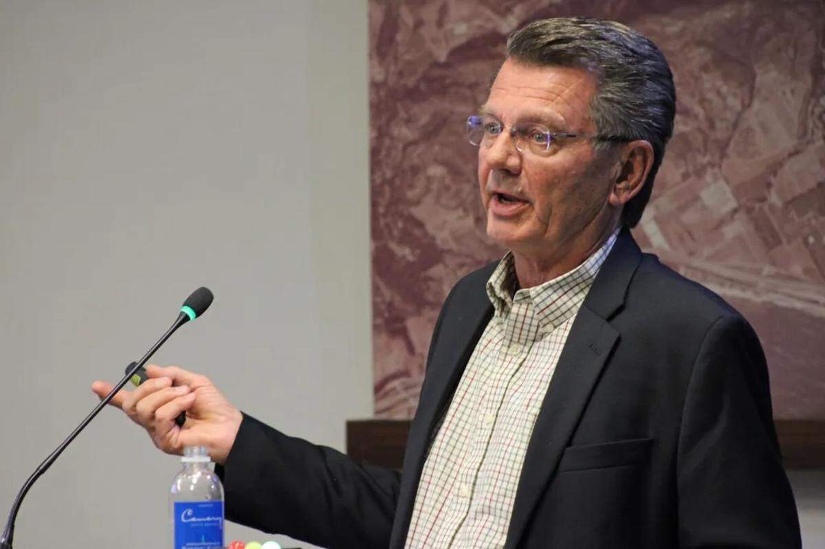 Steve Rusch, Sable’s vice president of Environmental & Regulatory Affairs, addressed the Santa Barbara Planning Commission in October 2024 and answered questions about plans to prevent oil spills.