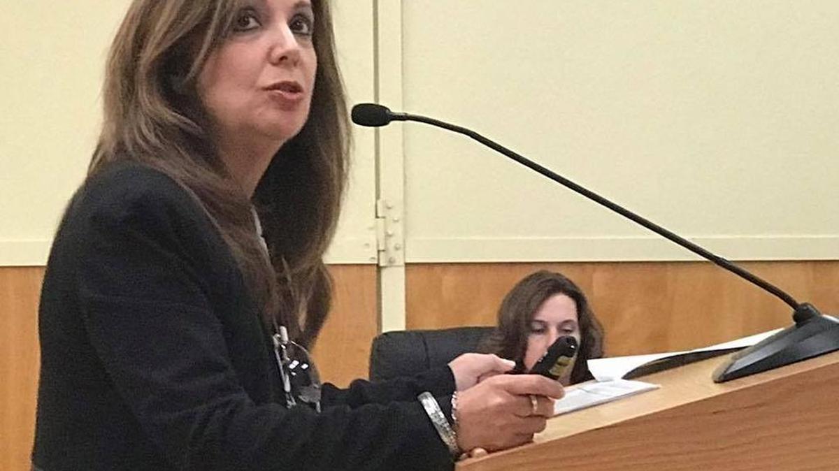 Rita Garcia of Michael Baker International presents a synopsis of the environmental impact report on Cambria’s Sustainable Water Facility.