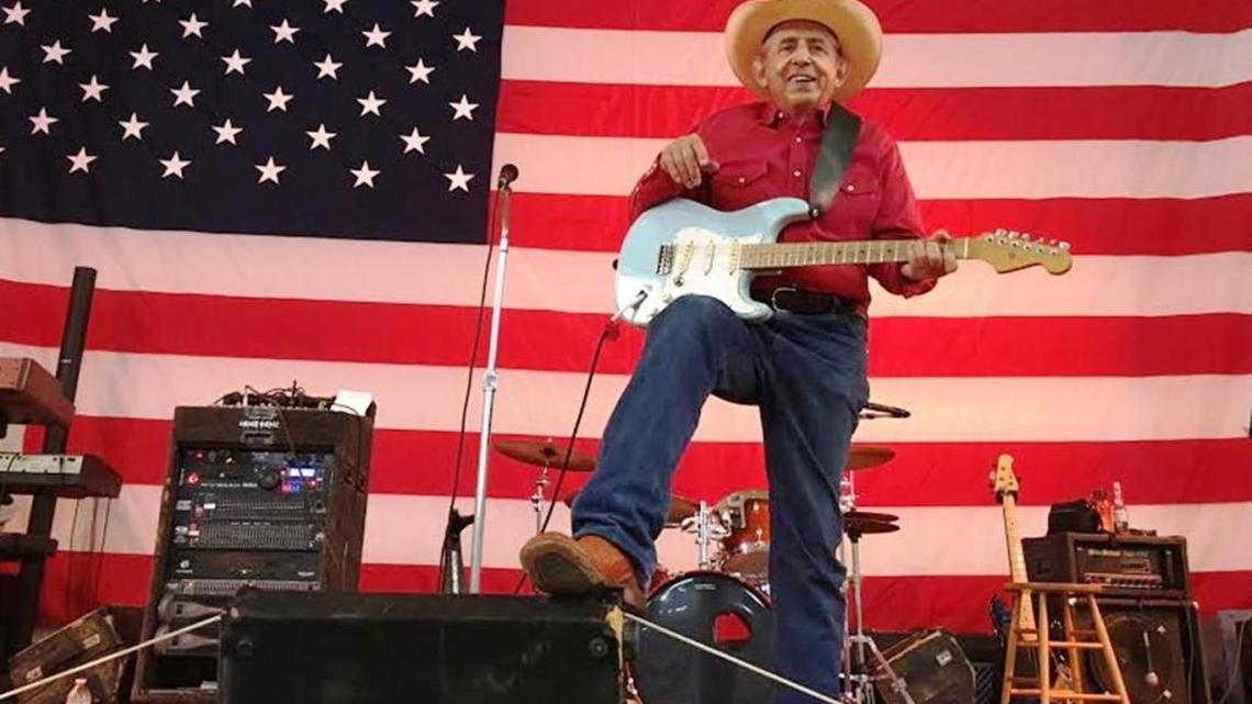 Monte Mills yodels his way to Cambria for Cabaresque shows