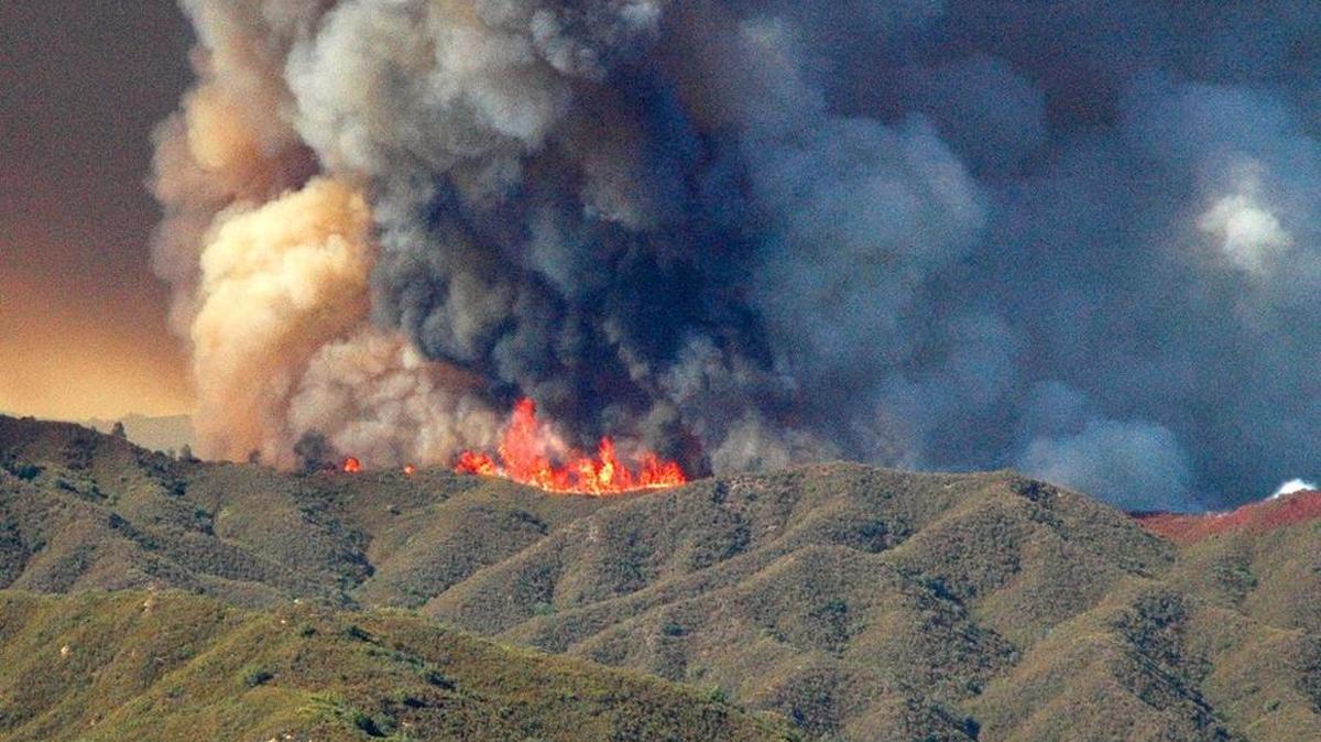 The columnist’s neighbor David Hindman took this photo of the Chimney Fire when it was raging across the Santa Lucia range.