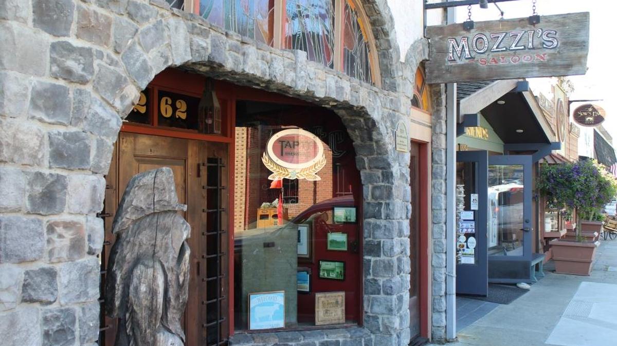 Mozzi’s in Cambria’s East Village offers karaoke on Thursday nights.