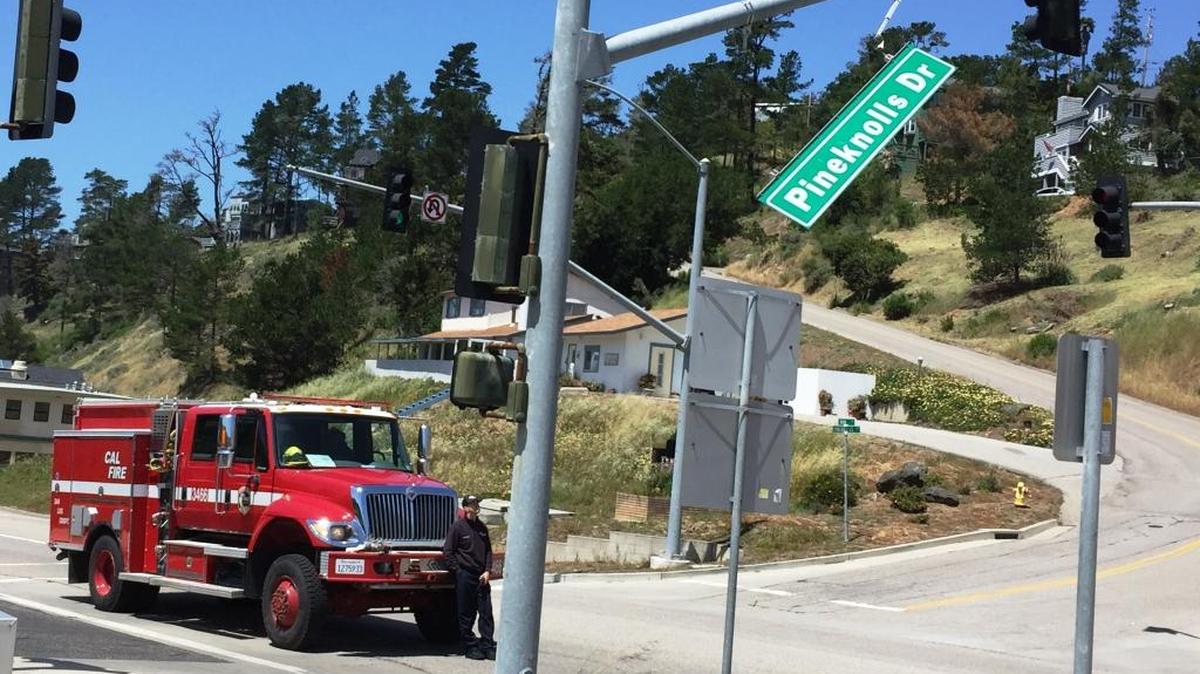 North Coast winds were howling on April 25 and 26, but few problems were reported to emergency crews. On Tuesday, a Pineknolls Drive sign was left dangling from one of the two lines that normally secure it over Main Street until Cal Fire and county road workers could remove it. Cambria Fire crews handled a call about a downed tree at Avon Avenue and Wales Road. Meanwhile, however, trees, flags and people were being buffeted by gusts that, at times, reportedly came close to 50 mph.