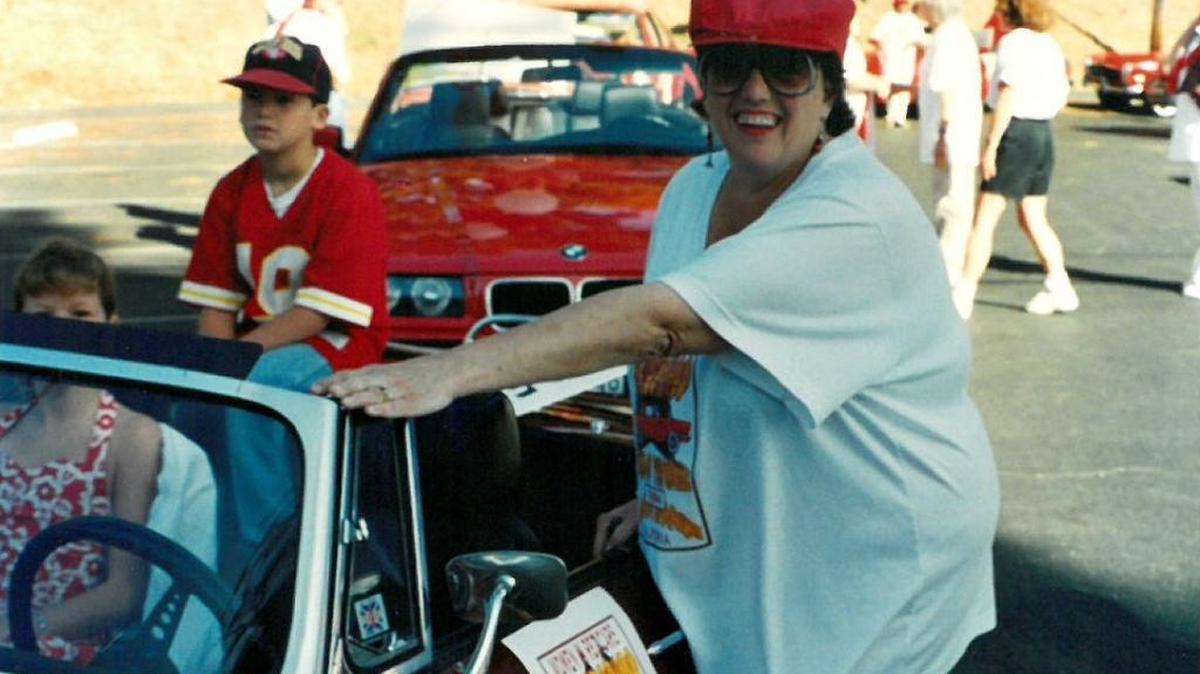 The columnist with the “Women in Red Cars” contingent at Pinedorado.