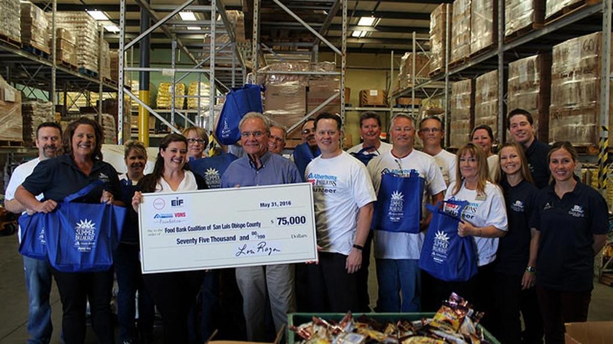 Local Vons and Albertson’s employees fill reusable bags with nutritious breakfast items at the Food Bank to kick off the Summer Breakfast Bag Program.