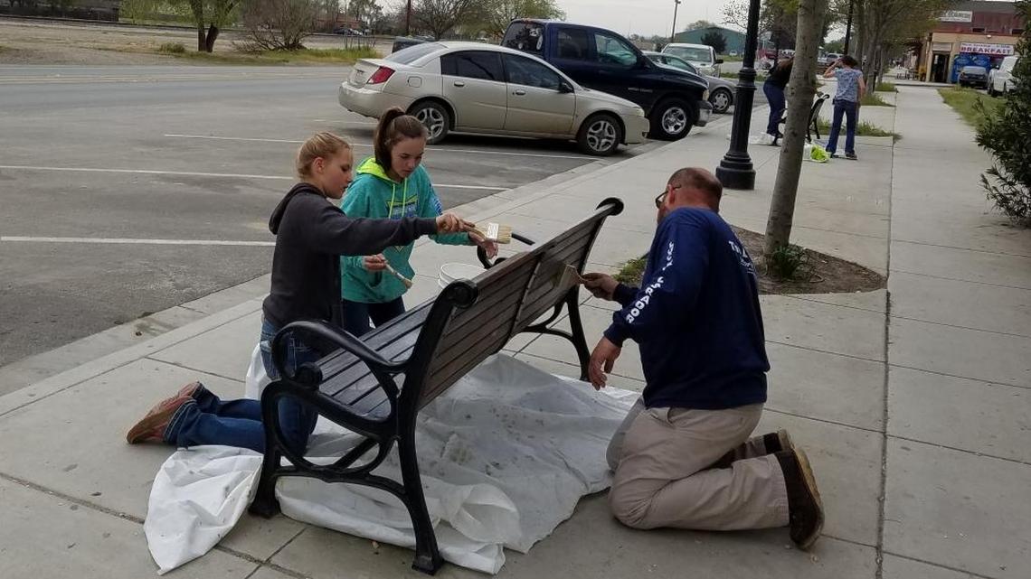 San Miguel Chamber thanks 4-H members for work on Mission Street benches