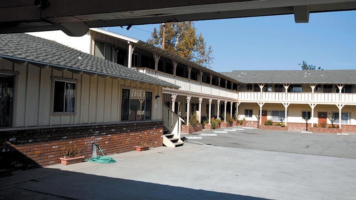 Historic golf ball sign comes down as Atascadero motel changes its name