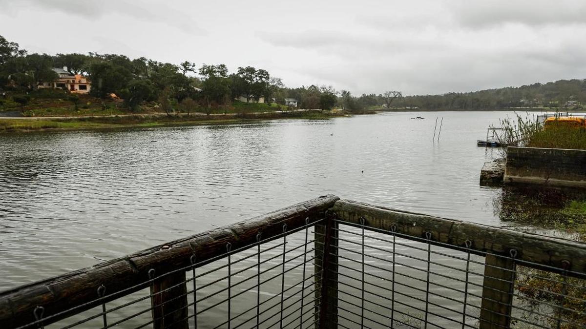 Atascadero Lake’s water levels have risen steadily in January but were stalled briefly by a problem with a feeder pipe.