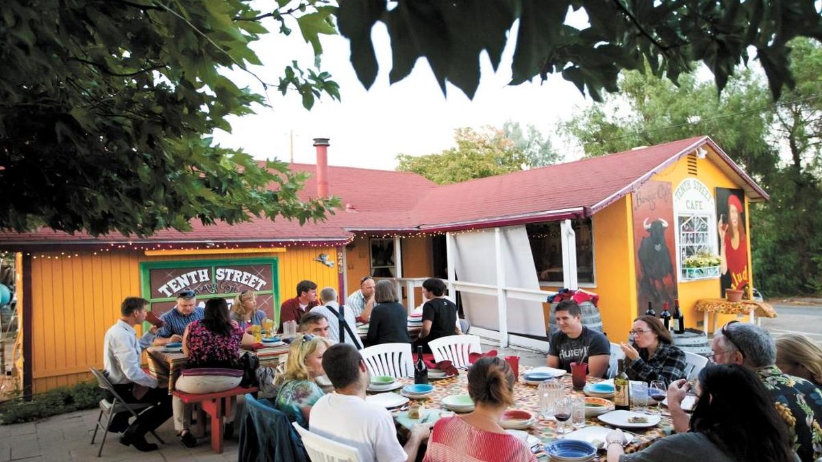 Diners eat at the Basque Café in San Miguel in 2012. A new restaurant, Leo’s Café, has opened at the location.