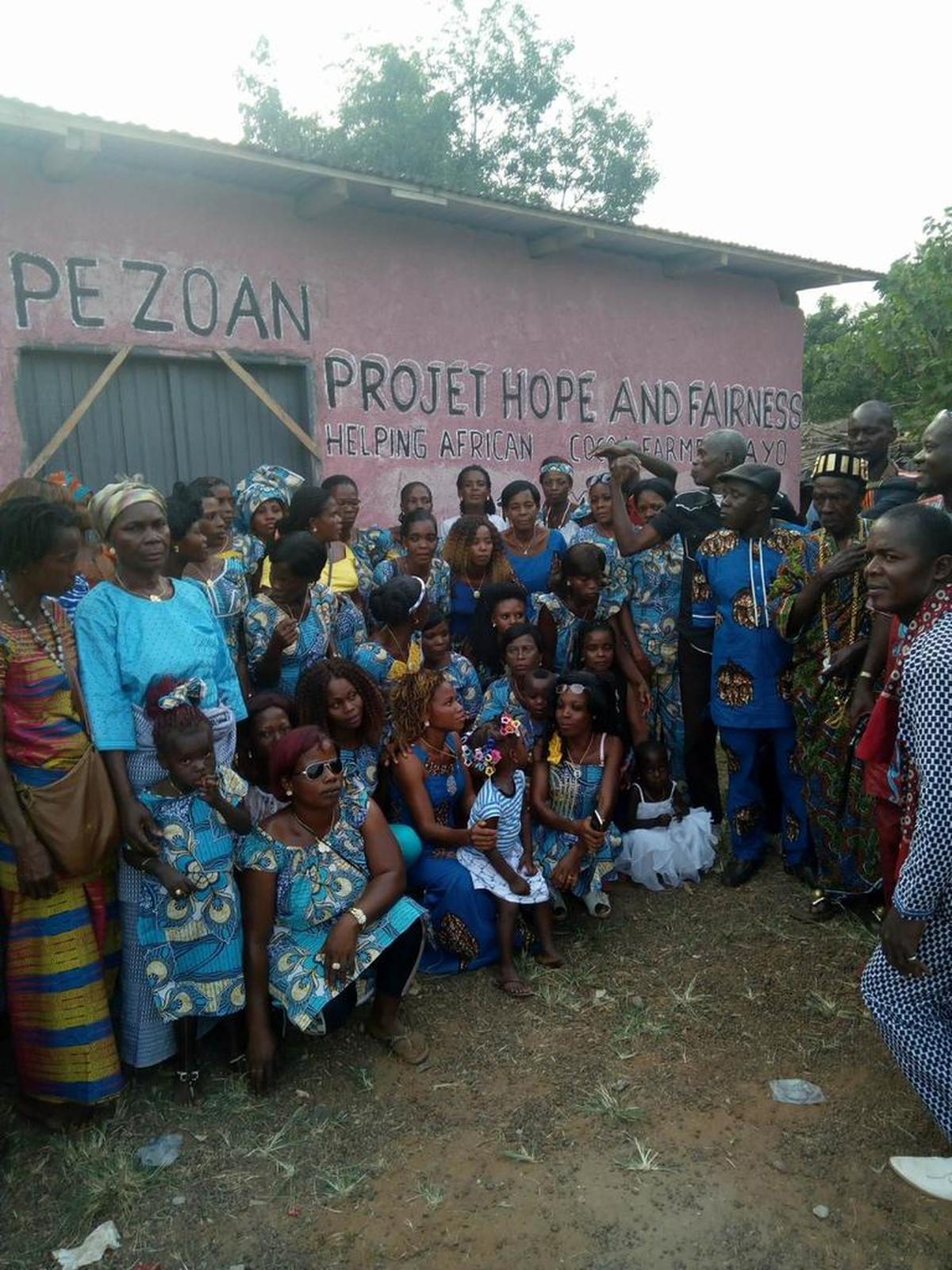 A majority of the women in the village of Pezoan, Côte d’Ivoire, typically pound rice they have grown and dried in a mortar for an hour each day. Funds raised by Project Hope and Fairness have helped to provide a rice hulling facility, relieving them of the task.