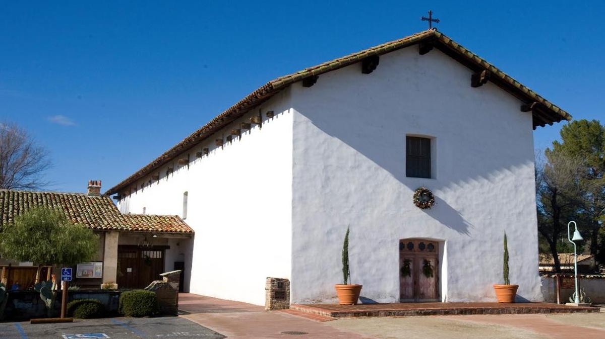 Mission San Miguel will hold its annual Fiesta and barbecue on Sunday.