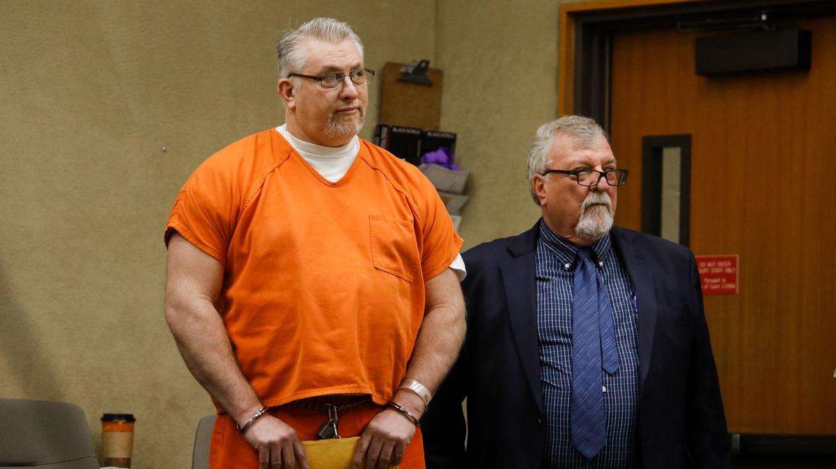 David Kenneth Lamb, left, a former Lucia Mar school bus driver, stands with his lawyer Kenneth Cirisan in February 2019 in San Luis Obispo Superior Court as Lamb pleaded no contest to molesting a 9-year-old girl on his bus route.