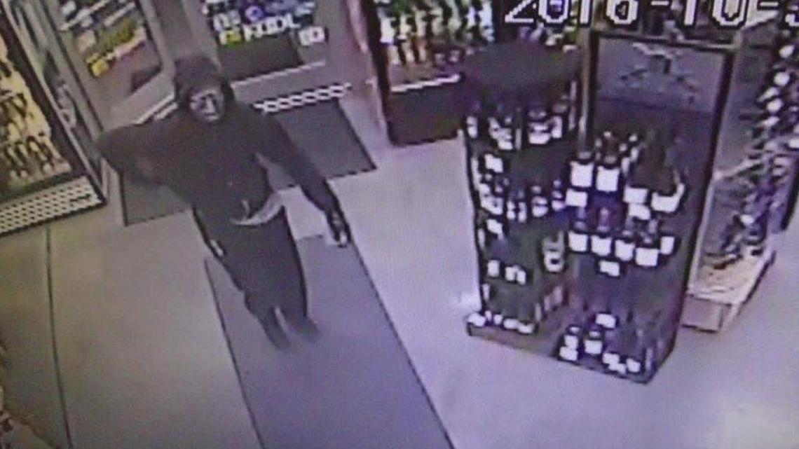 A masked gunman made off with an undisclosed amount of cash in a robbery early Monday morning at the Mobil station on Golden Hill Road in Paso Robles.