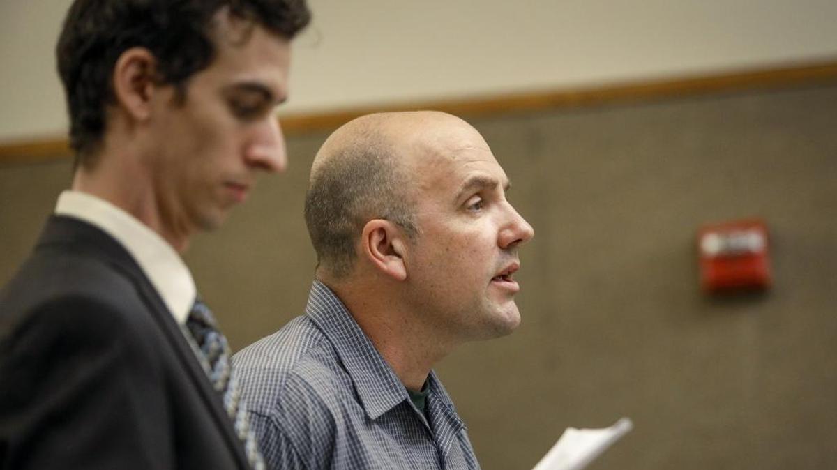 Daniel Phares, right, pleaded no contest Oct. 30 to a misdemeanor charge of making a criminal threat. He’s pictured here at his August 2018 arraignment with public defender Jeremy Cutcher.