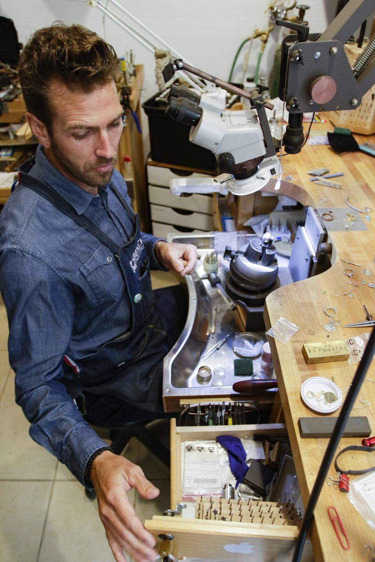 Aaron Gomez of the The Gold Concept working in 2016.