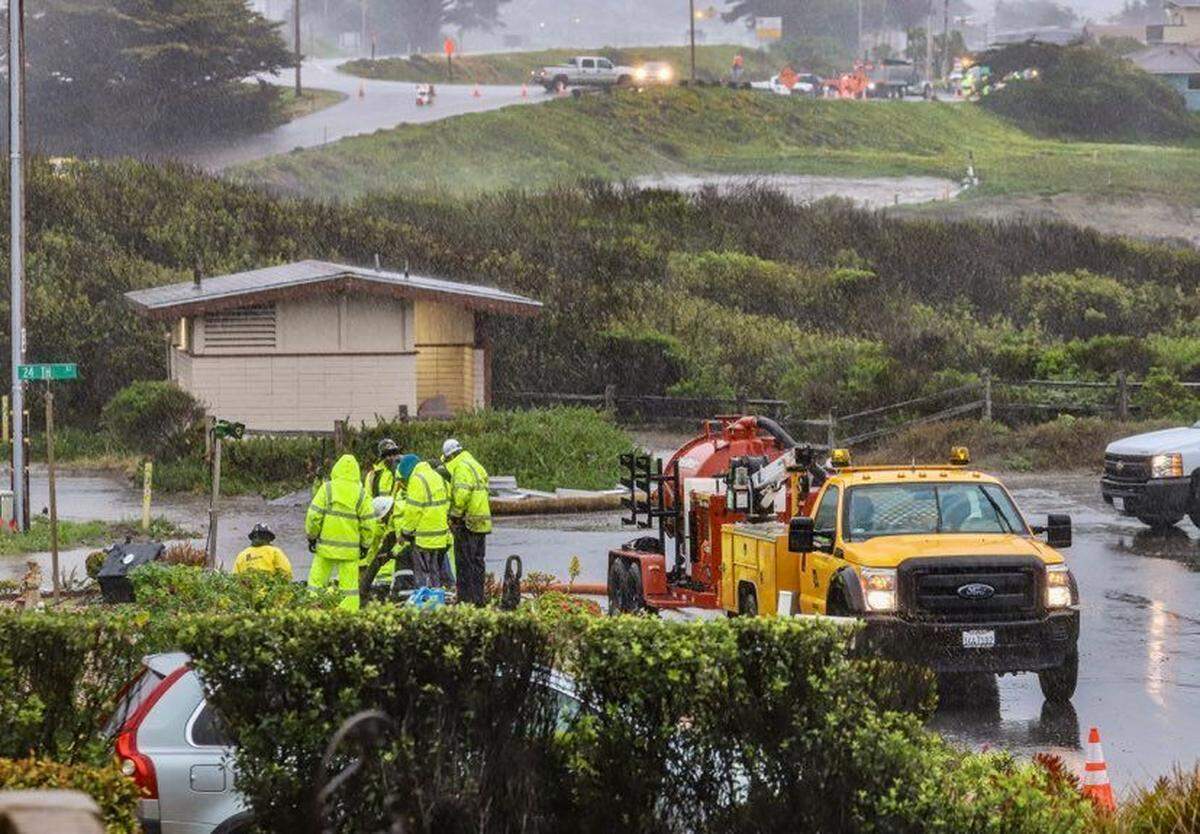 SoCalGas crews respond to an undermined gas line at Old Creek in Cayucos on Tuesday, March 14, 2023.