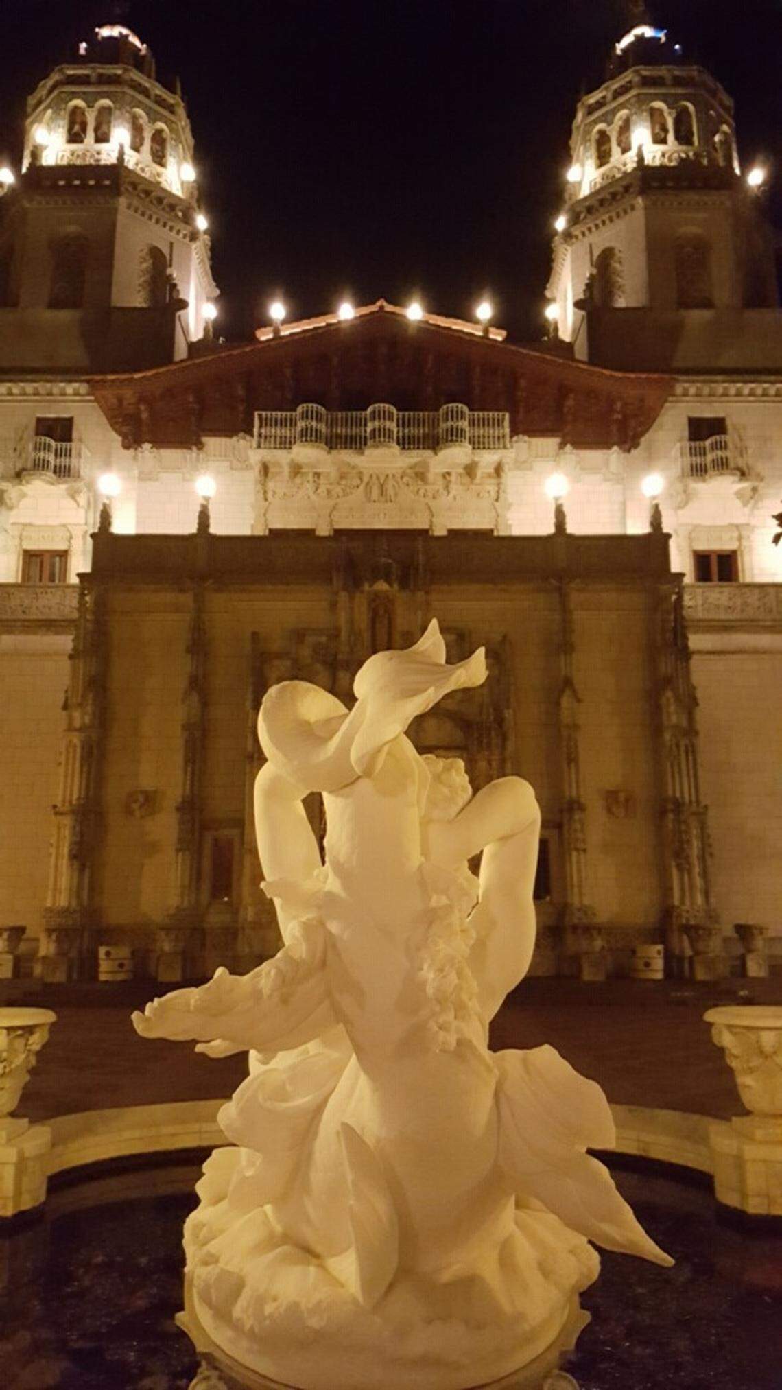 Hearst Castle is offering a new “Art Under the Moonlight” tour this fall.