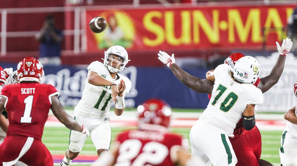 Quarterback Jaden Jones passes the ball during Cal Poly’s 35-7 loss to Fresno State on Thursday, Sept. 1, 2022.