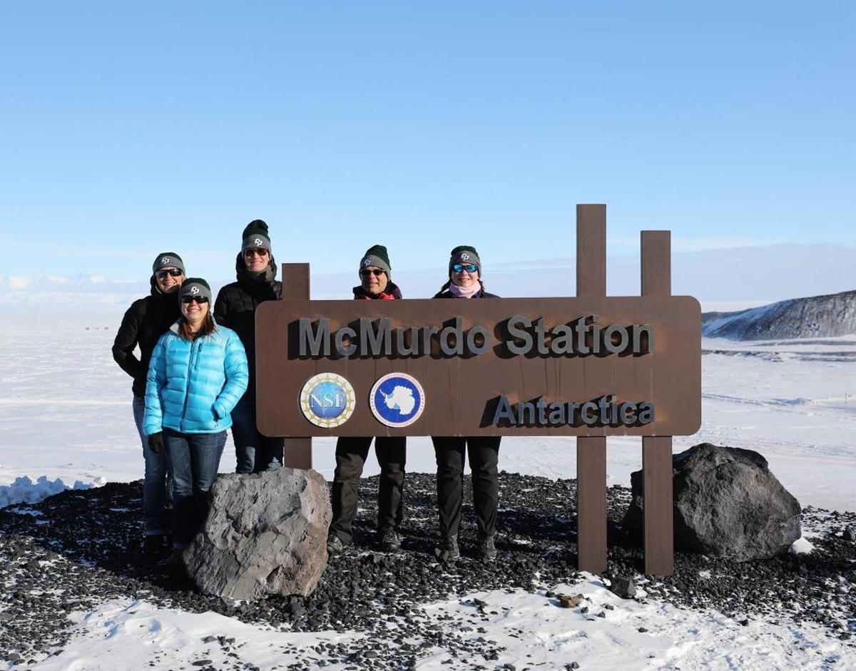 From left to right: Sophie Whoriskey, Heather Liwanag, Linnea Pearson, Lars Tomanek and Emma Weitzner pose with the sign for Antarctica’s McMurdo Station.