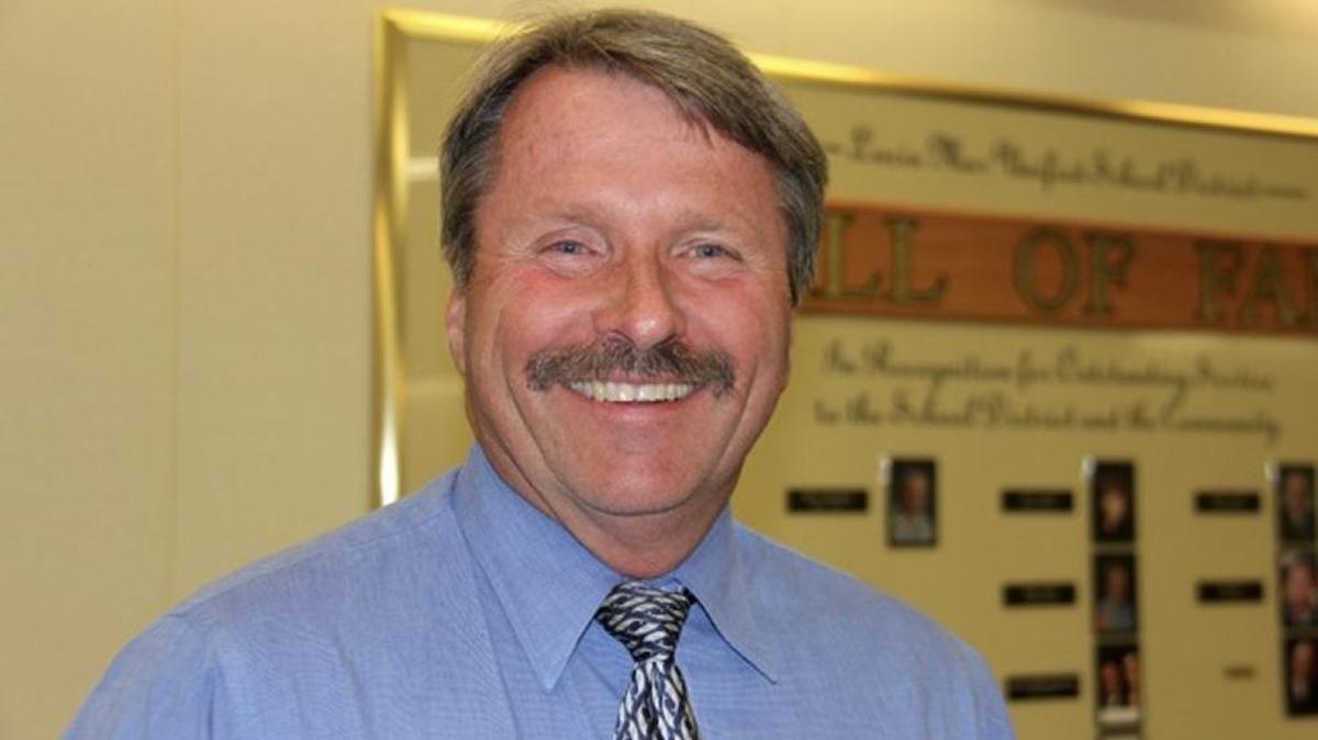 The Lucia Mar Unified School District has chosen Oceano Elementary School principal Ron Walton as its newest assistant superintendent of curriculum and instruction.