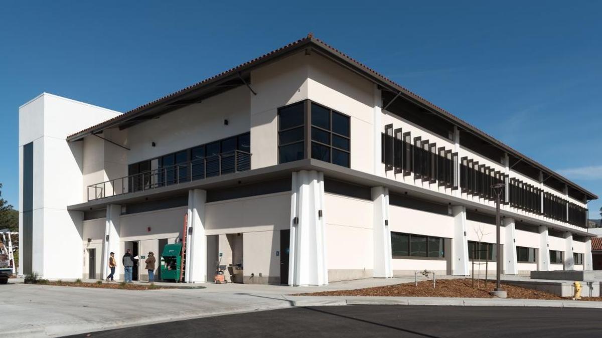 Cuesta College will open a new state-of-the-art instructional center when classes begin Tuesday, January 16, 2018. It is the first building to be constructed with funds from Measure L, the college’s $275 million bond measure passed by voters in November 2014.