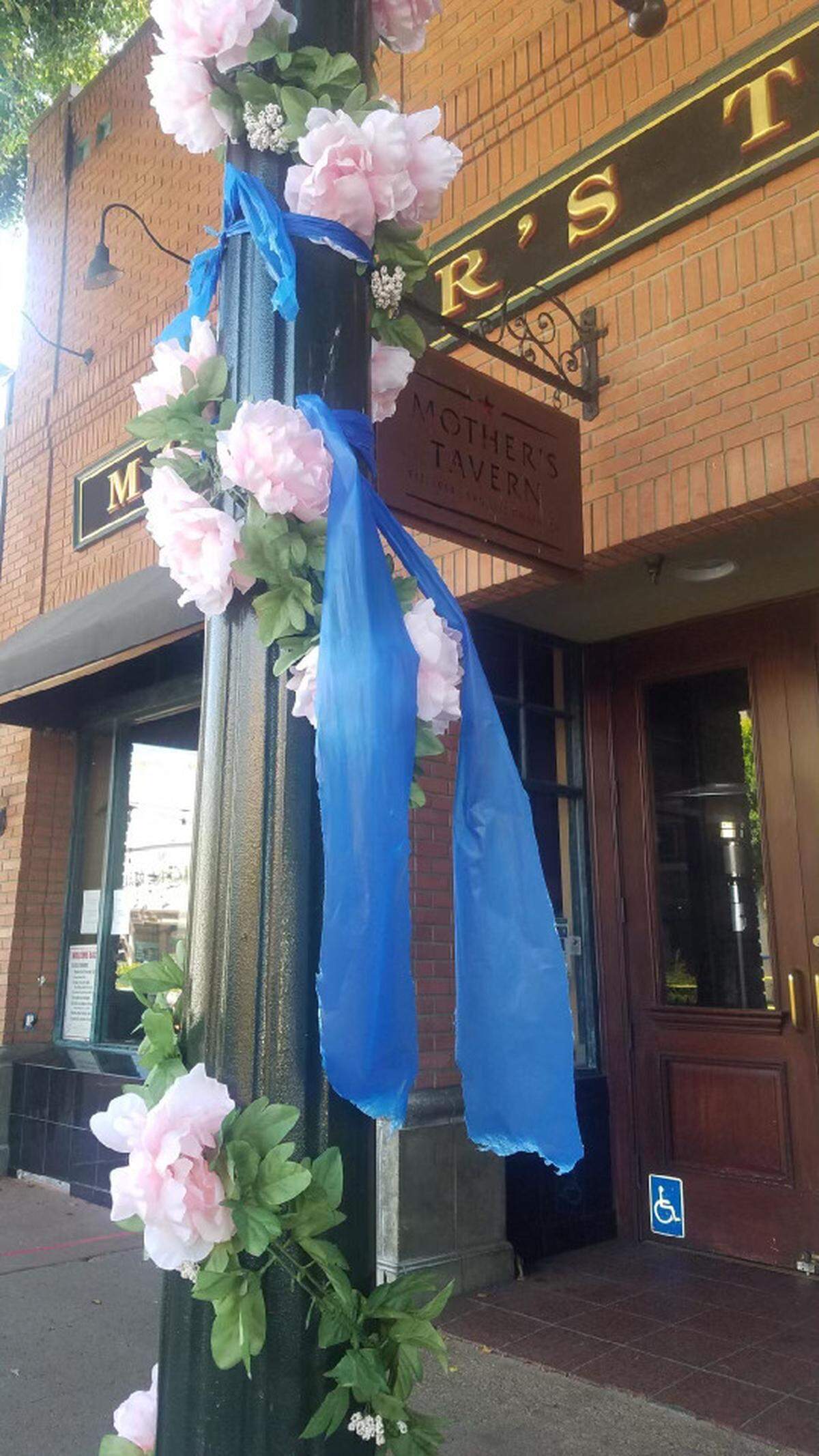 A shot of a ribbon honoring Det. Luca Benedetti in downtown SLO outside Mother’s Tavern.