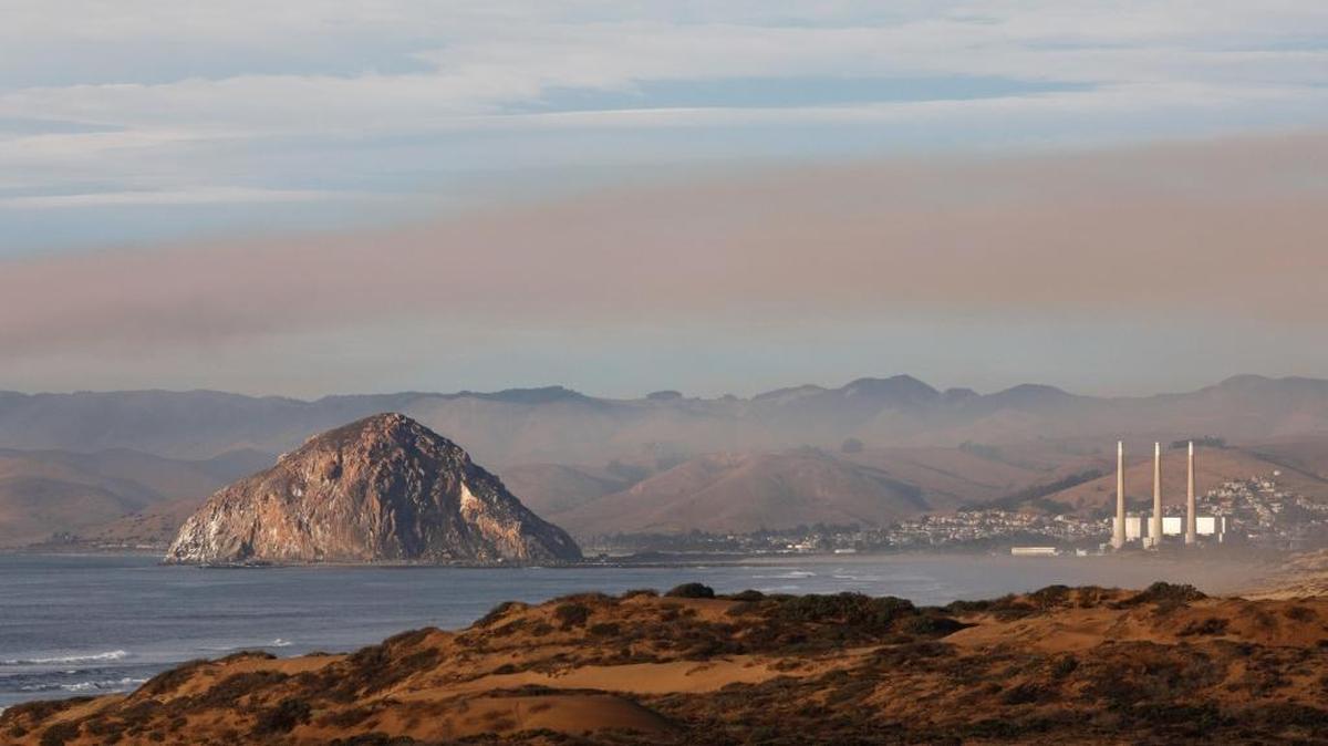 Smoke from a controlled burn at Harmony Headlands drifts down the coastline in the sky over Morro Bay in 2017. California State Parks is planning to burn brush piles in open space south of Quintana Road in Morro Bay on Tuesday, Jan. 31, through Thursday, Feb. 2, 2023.