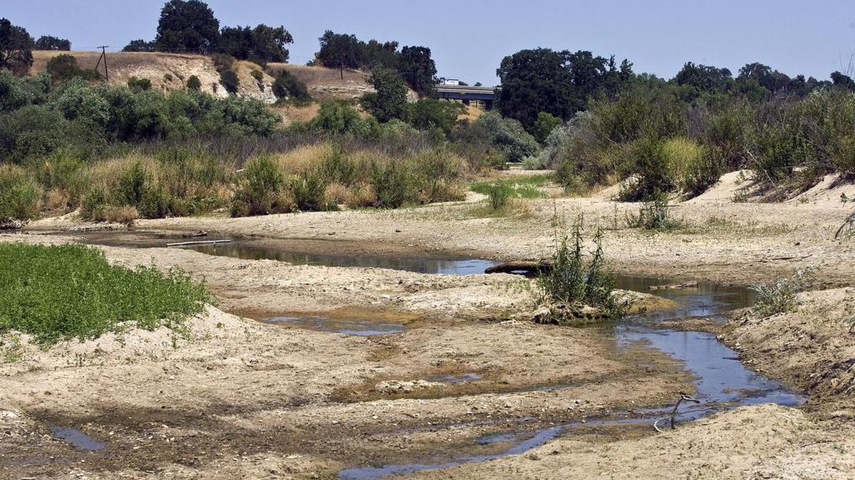 In a 2010 photo, a trickle of the Salinas River runs through Paso Robles south of the Niblick Bridge.