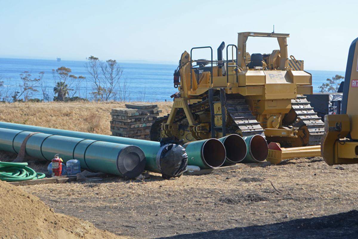 A Plains All American pipeline ruptured near Refugio State Beach in May 2015, releasing 142,800 gallons of heavy crude oil. The company wants to reopen the pipeline.