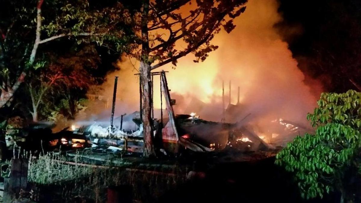 A mobile home in the 3600 block of Creston Road in Paso Robles burned in the early morning hours on Monday, Aug. 15, 2016.