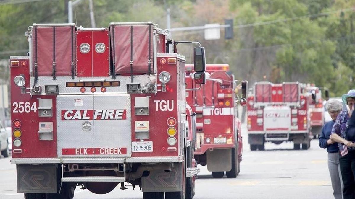 People gather to cheer the firefighters working the Chimney Fire on 24th Street in front of Flamson Middle School in Paso Robles in August.