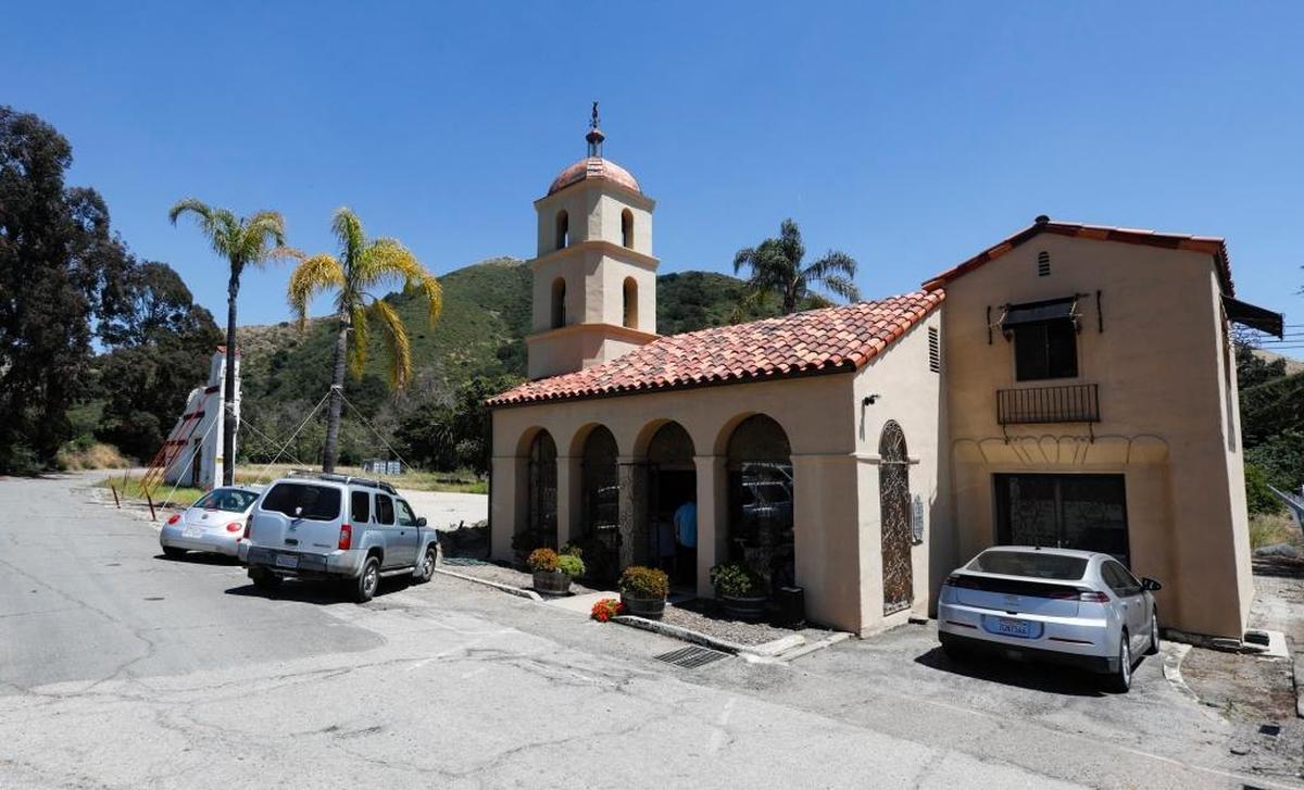 The Motel Inn in San Luis Obispo holds the honor as the world’s first motel. Refurbished portions of the lobby building include the three-tiered bell tower with a copper dome.