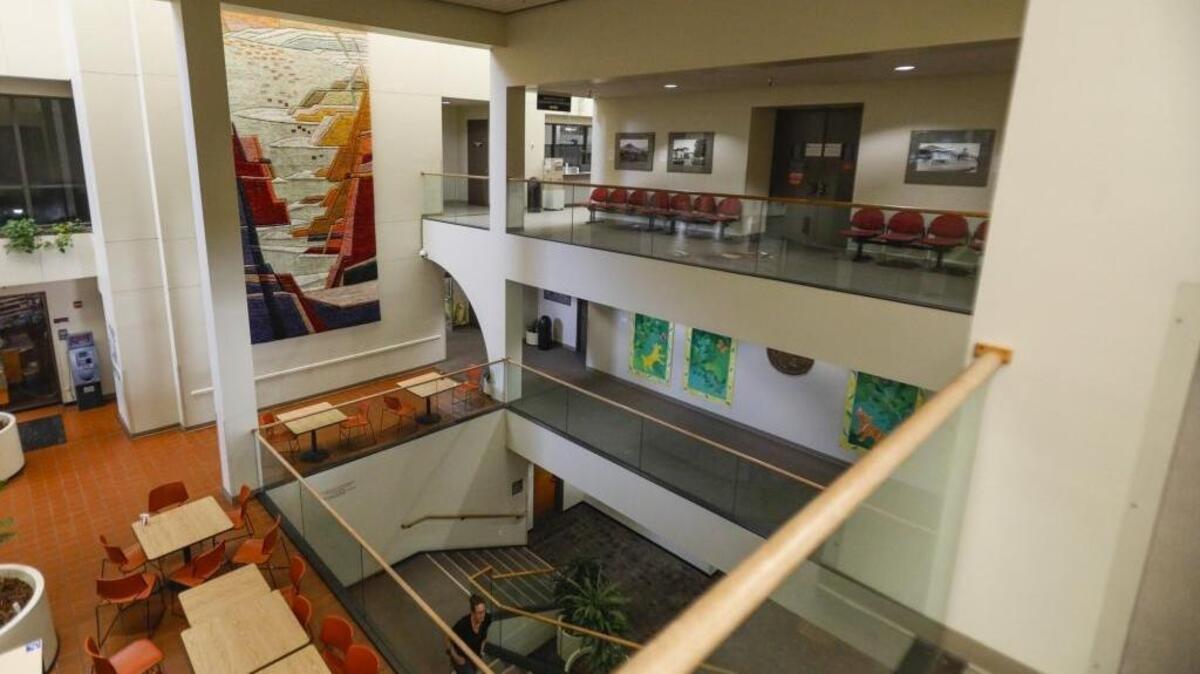 In the event of a big earthquake on the Central Coast, the downtown San Luis Obispo County Superior Courthouse is at risk of partially collapsing, threatening the lives of those inside, a report says.