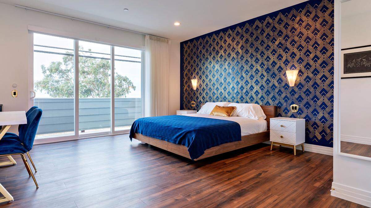 “Rhapsody in Blue” is one of the upstairs rooms in the new boutique Rhapsody in View hotel in Morro Bay. Each room is decorated in Art Deco style to represent one of George Gershwin’s compositions.