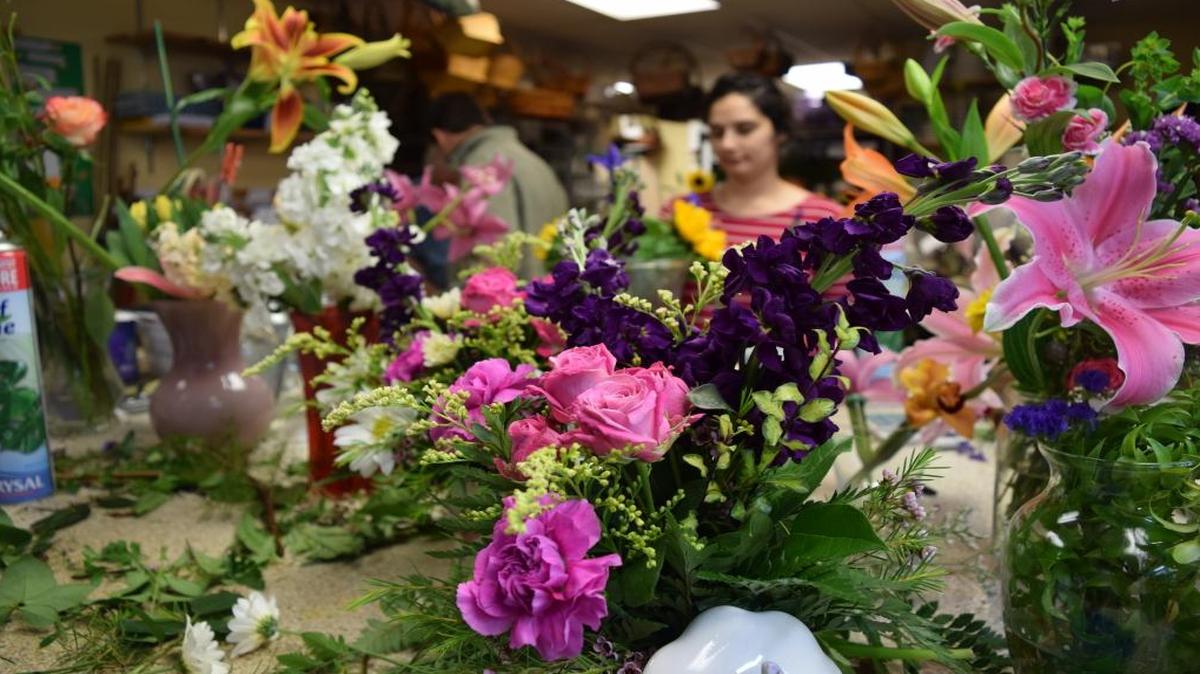 Albert’s Florist in San Luis Obispo will send out several hundred bouquets this Mother’s Day weekend, owner Barkev Abadjian said Friday.