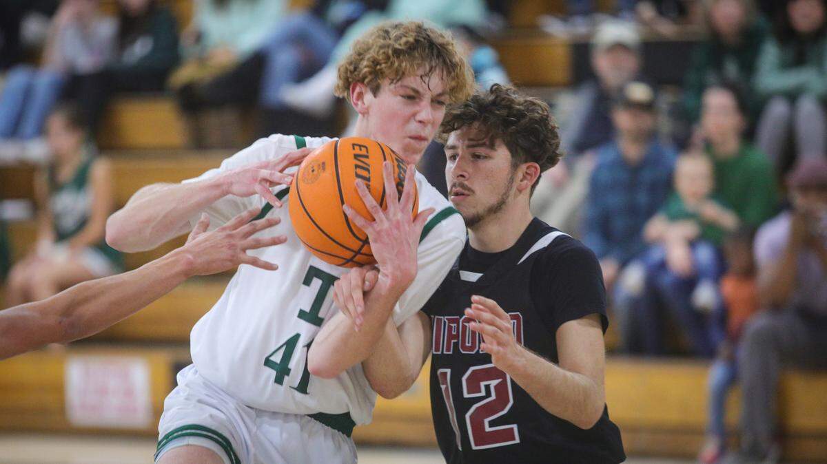 Ryan McNamee drives against Edwin Bill. The Nipomo boys beat Templeton 74-60 in a basketball game in Templeton on Feb. 1, 2023. Both teams advanced to the CIF Central Section playoffs.