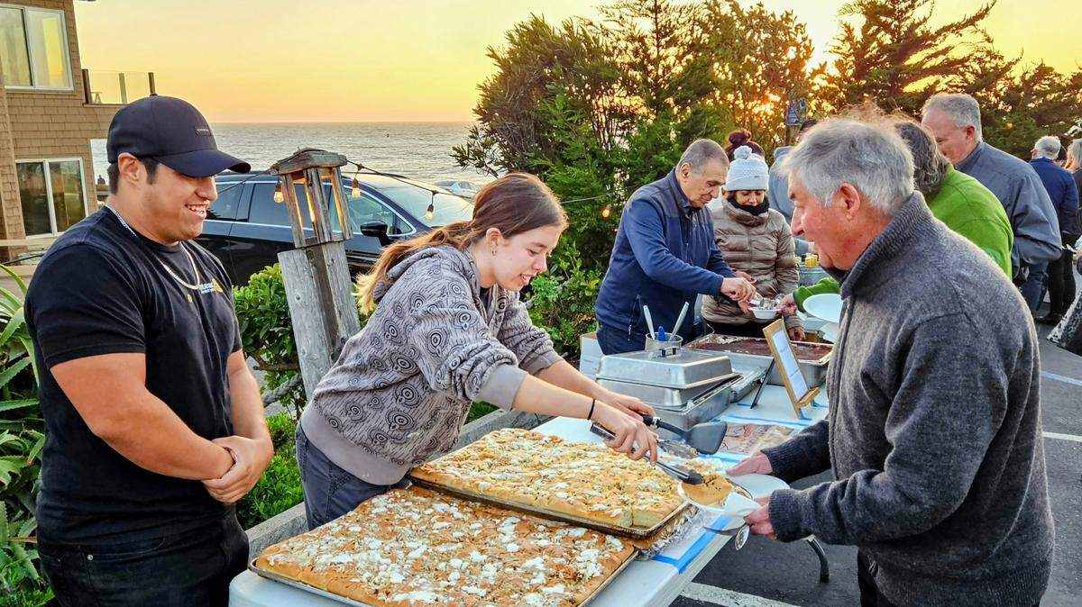 Adair Ponce, right, and Olivia Klemstein serve focaccia made by chef David Stoothoff, owner of Madeline’s Restaurant, during the Rotary Club of Cambria Foundation’s “Taste of Cambria” fundraiser. The event was held at the Sea Chest Oyster Bar in Cambria Tuesday evening, Nov. 7, 2023. Ponce is the president of Rotary’s Interact Club for Coast Union High School students, and Klemstein is a member.